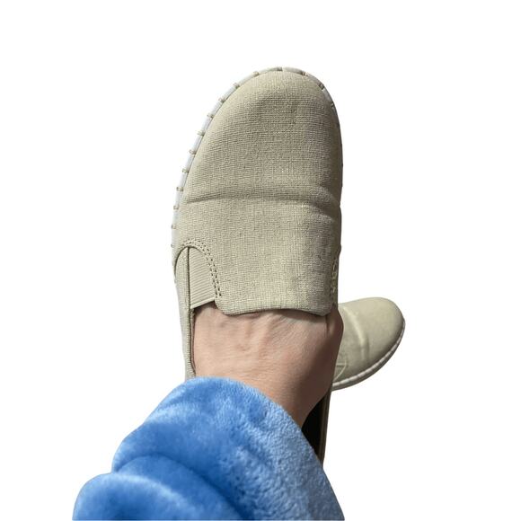 Clarks Women's Cloudsteppers Gold Soft Cushion Flats Sz 8 Metallic Futuristic - Picture 6 of 8